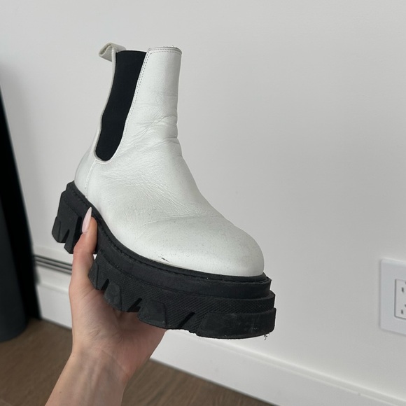 White Boots - Picture 6 of 6